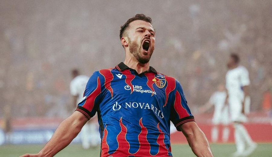 Taulant Xhaka pensionohet dhe një tjetër shqiptar firmos kontratë