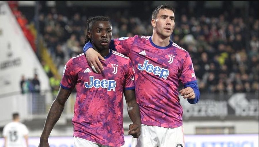 Manchester United “all-in” në sulm, britanikët gati