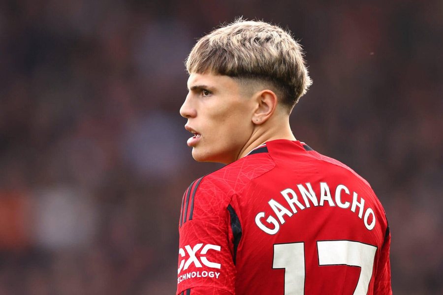 Napoli gjithmonë e më pranë yllit të Manchester United,