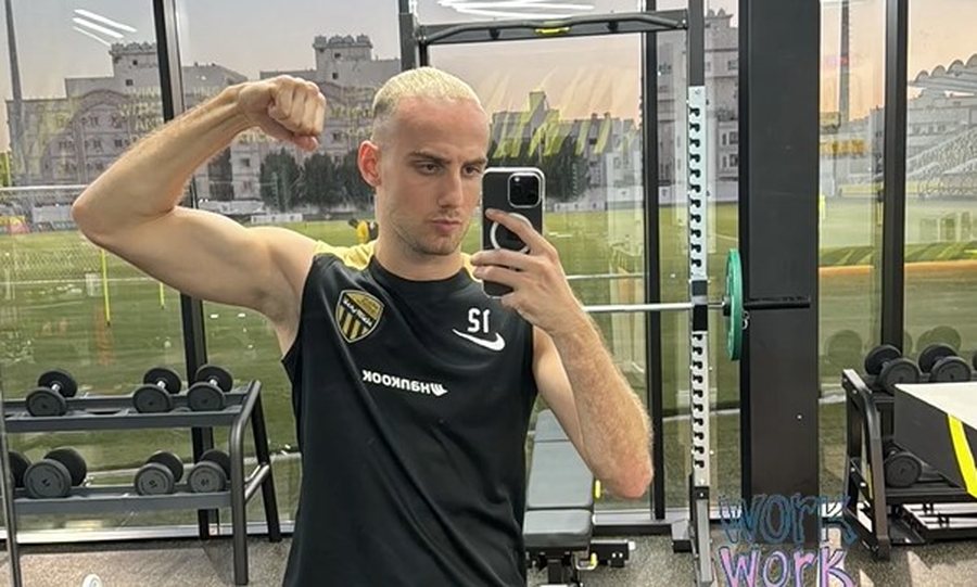 FOTO/ Mario Mitaj në superformë para Serbisë, mbrojtësi i