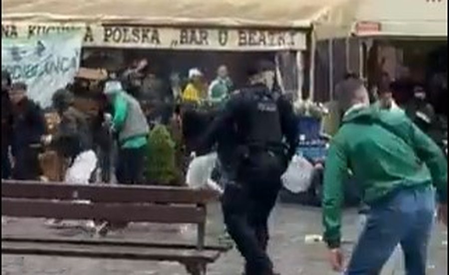 VIDEO/ Grushte, shqelma dhe karrige kokës, SHERR MASIV para finales Betis