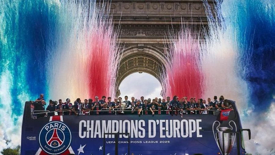 VIDEO/ Festa e “çmendur” e PSG-së në rrugët e
