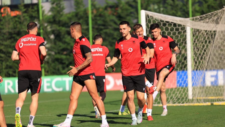 Sylvinho "trembet" në seancën e radhës së