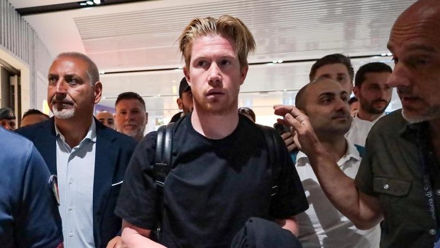 VIDEO/ Kevin de Bruyne mbërrin në Napoli, testet mjekësore dhe
