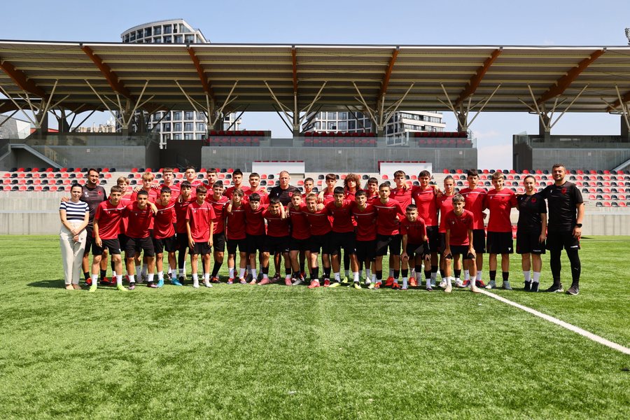 Bekim Balaj viziton “Elite Youth Development Academy”, zhvillon