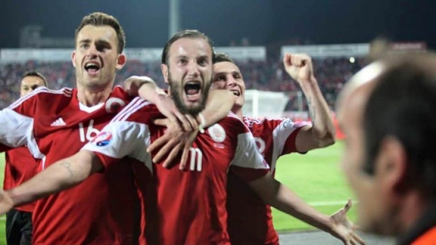 FOTO/ Nga ish-sulmuesi i Kombëtares shqiptare, te Hyka dhe Lilaj, 25