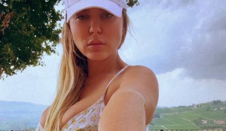 Rike Roçi “tërbon” ndjekësit me bikini, nuk