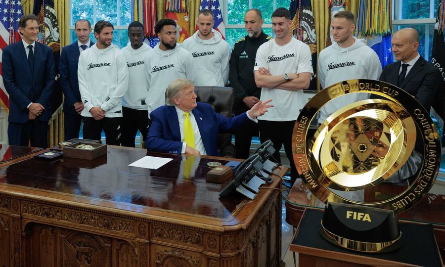 "Zonja e Vjetër" në Shtëpinë e Bardhë, Donald