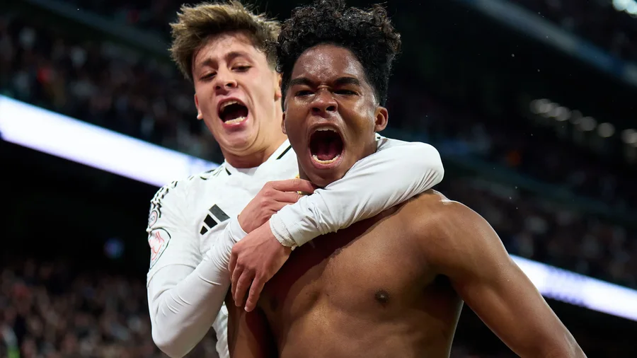 Erik ten Hag e do në ekip, Leverkusen i “vihet pas” yllit