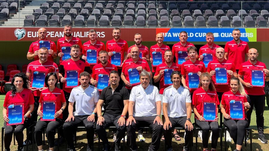 Trajnerët e përgatitjes fizike marrin certifikatat e kursit UEFA B