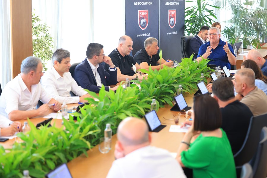 Mblidhet Komiteti Ekzekutiv i FSHF, miratohet ndërtimi i dy fushave të