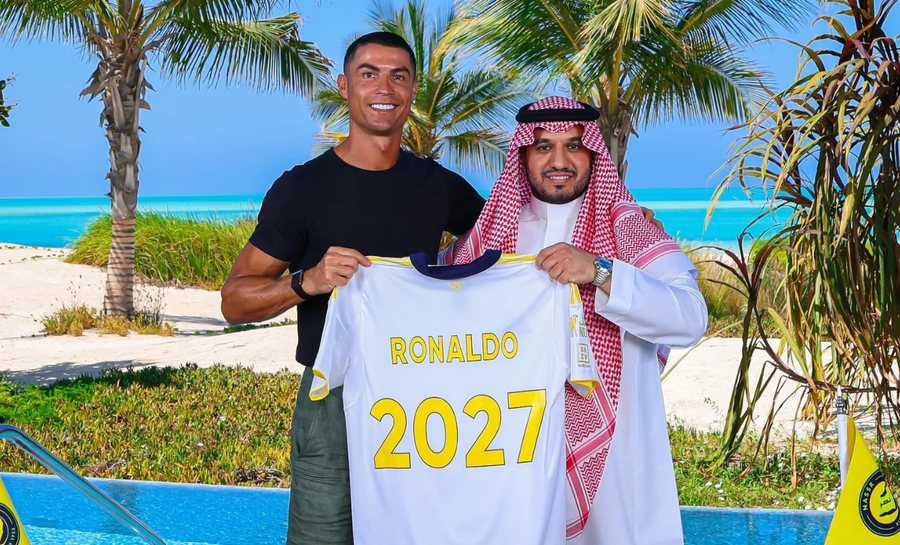 ZYRTARE/ Të paktën deri 42 vjeç, Cristiano Ronaldo rinovon