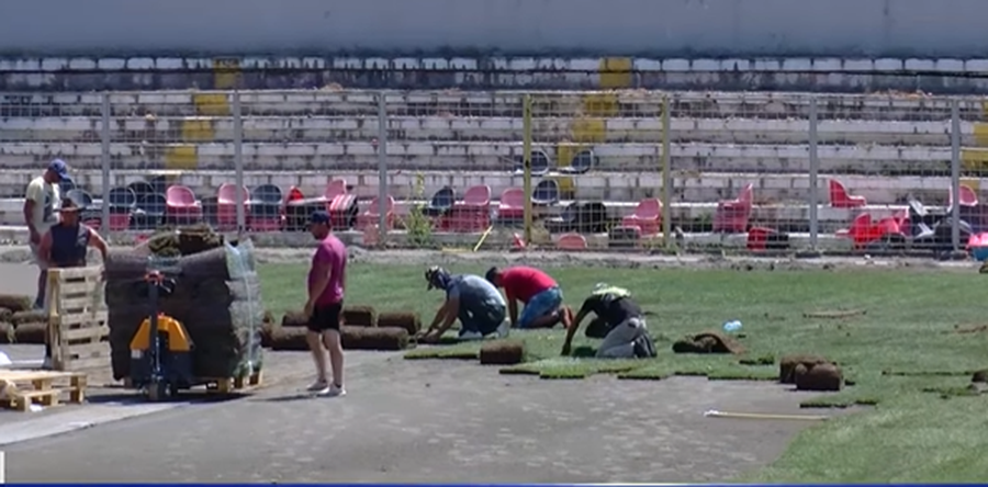 VIDEO/ Flamurtari gati për Superiore, punimet në stadiumin e