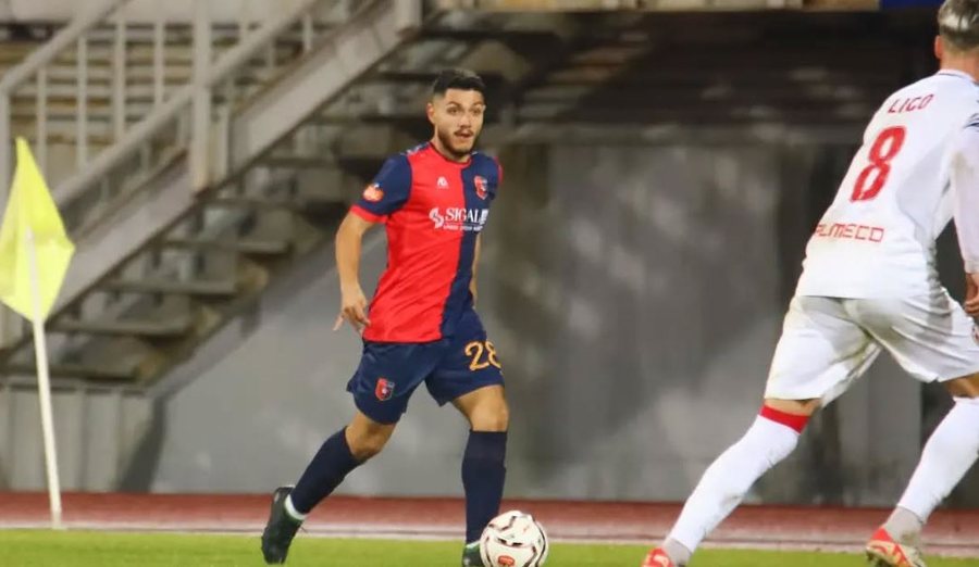 Kampionët goditje “big”, afër firmës me talentin e