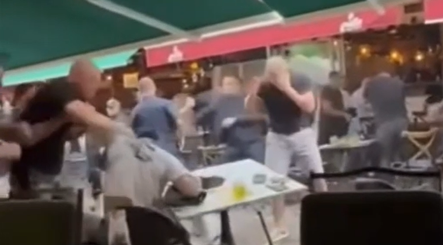 VIDEO/ Grushta dhe karrige kokës, pamje të rënda mes