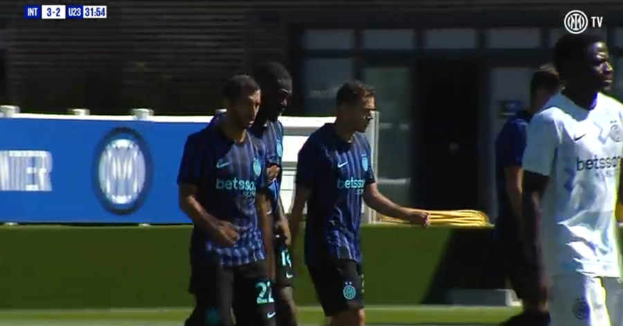 VIDEO/ Krisjtan Asllani “çan” rrjetën, mesfushori i