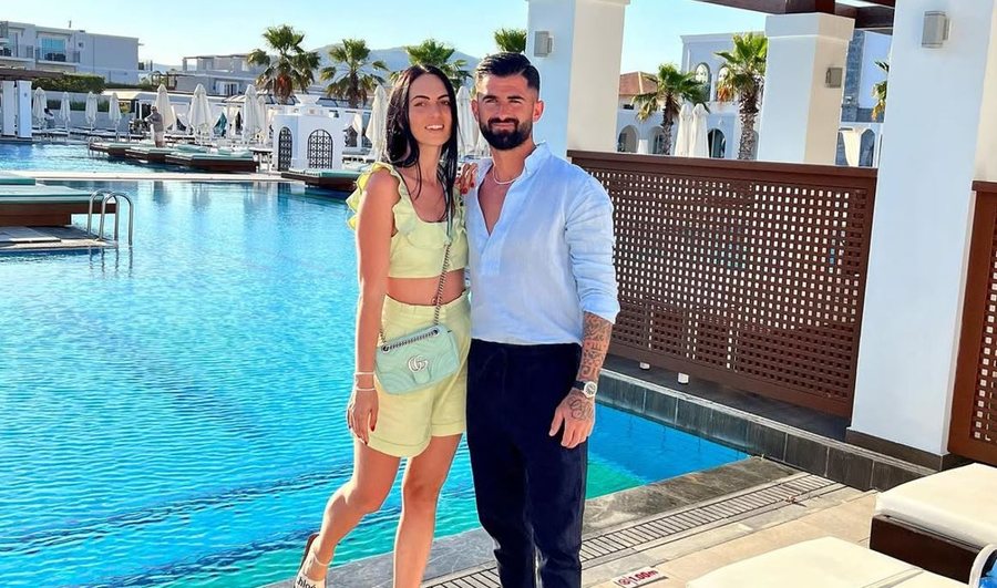 FOTO/ Feston 30 vjetorin e lindjes, Elseid Hysaj urim romantik dhe të