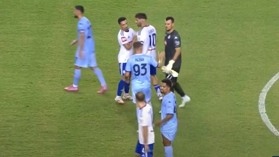 VIDEO/ Dramë për Dinamon në Kroaci, Hajduk Spliti fiton me