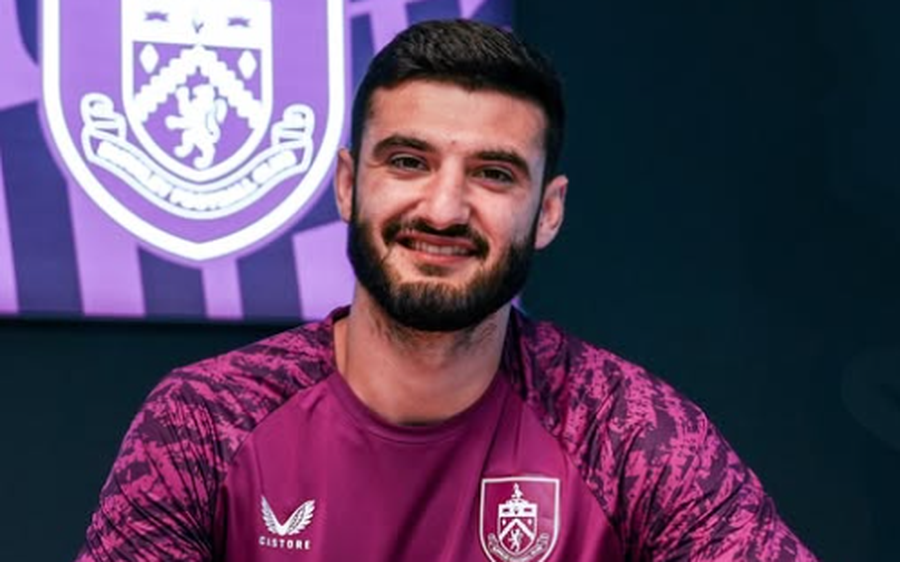 VIDEO/ Broja “gjahtar” i frikshëm, “debuton” me gol