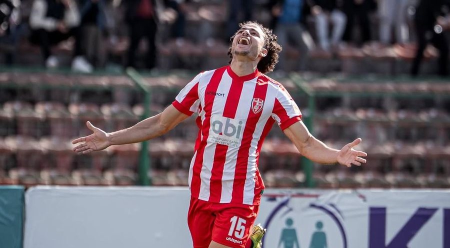 E PAPRITUR/ Futbollisti i Skënderbeut sulmohet nga dy
