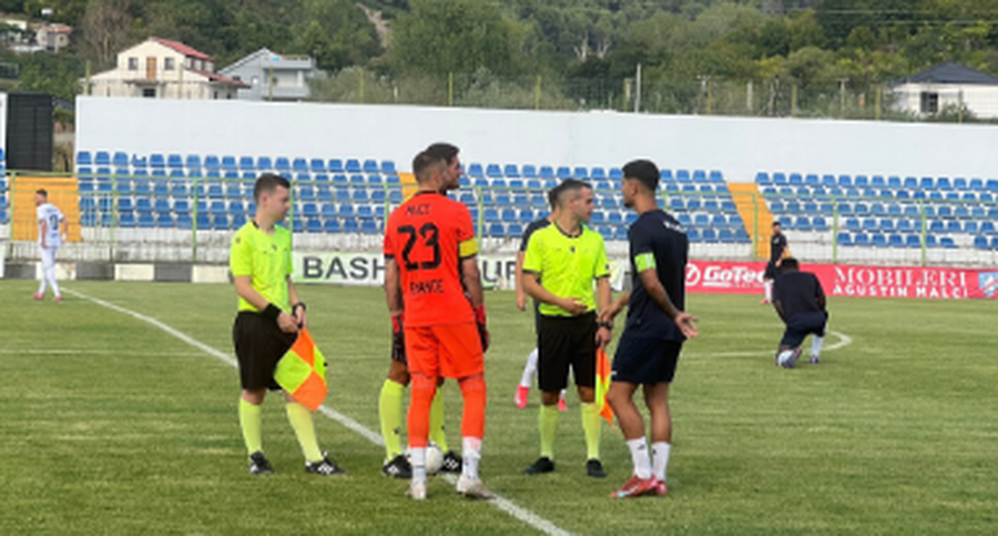 4 gola dhe spektakël, Laçi debuton me “X” në