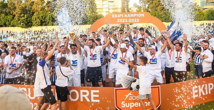 ZYRTARE/ Kampion me Tiranën në vitin 2022, mesfushori firmos me ekipin