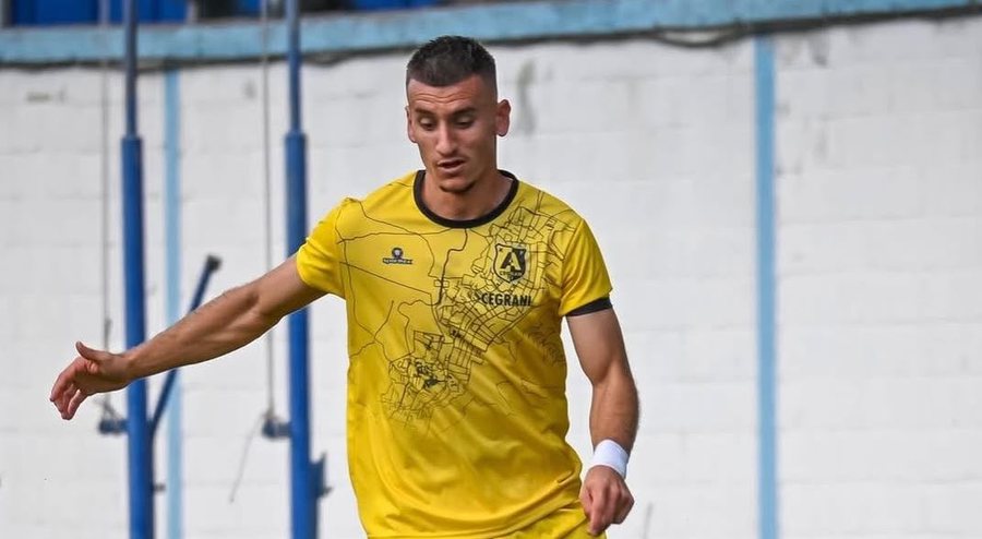 ZYRTARE/ Risi në listën e Kombëtares, futbollisti