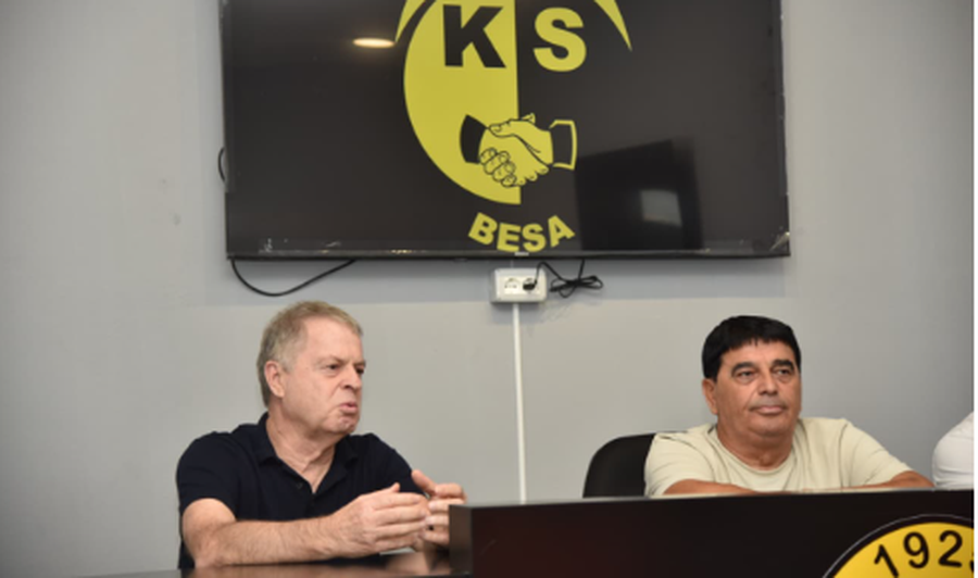 Vjen prezantimi! Shpëtim Duro rikthehet në Shqipëri, merr