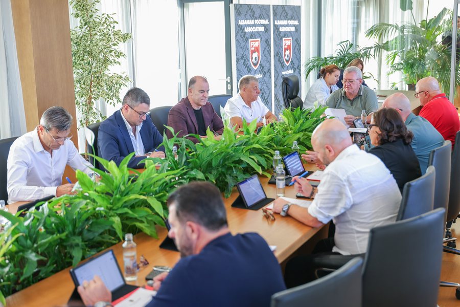 Ndryshime në kampionat, Komiteti Ekzekutiv i FSHF vendos: Skuadrat ndahen