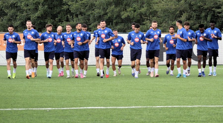 Drejt derbit me synime të qarta, Dinamo “FRIKËSON”