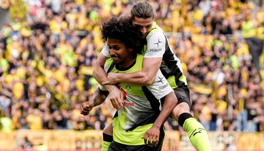 BUNDESLIGA/ 19 gola në pesë ndeshje, Borussia Dortmund vazhdon të
