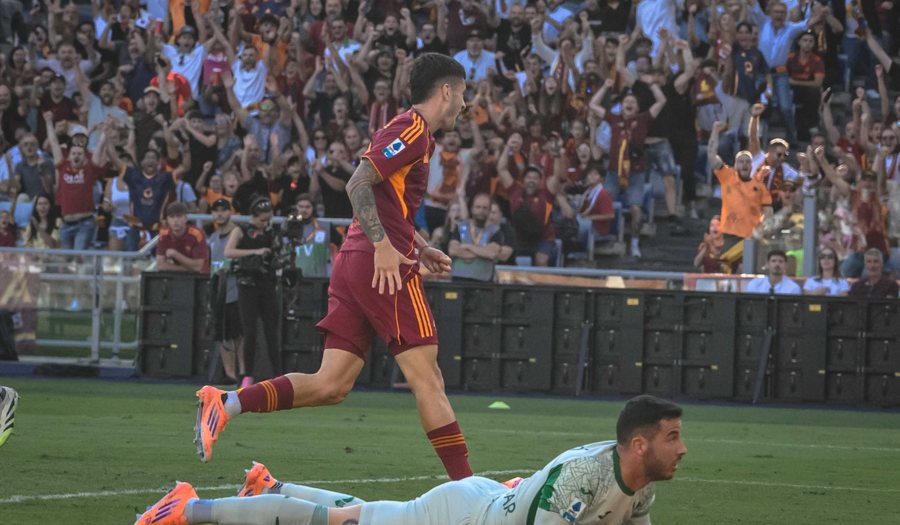 SERIE A/ Roma parakalon Juven dhe “kërcënon” Napolin,