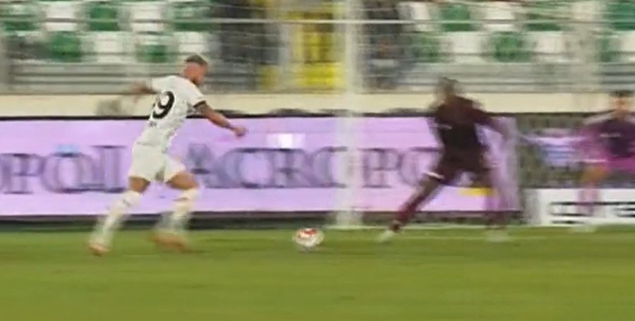VIDEO/ Sylvinho nuk e grumbulloi, ish-sulmuesi i Tiranës i