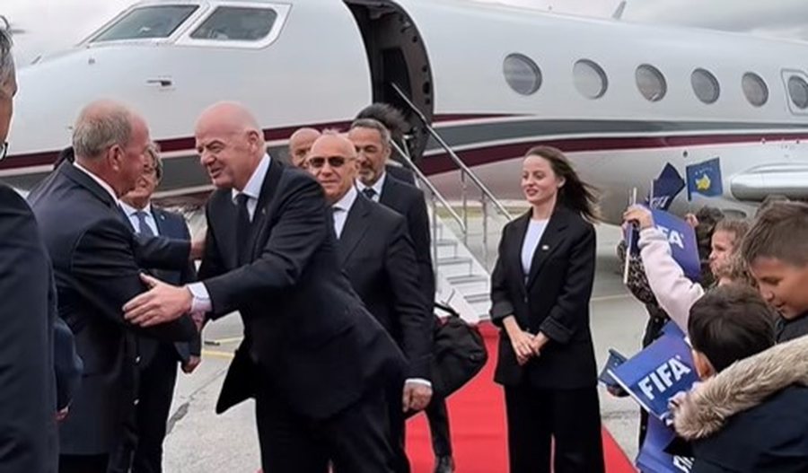 VIDEO/ U dekorua nga presidentja Vjosa Osmani, momenti kur Infantino
