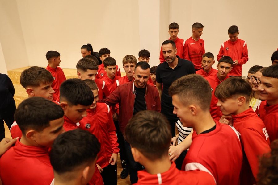 Futbollisti i KF Egnatia, Albano Aleksi, takim me Elite Youth Academy. Ndan
