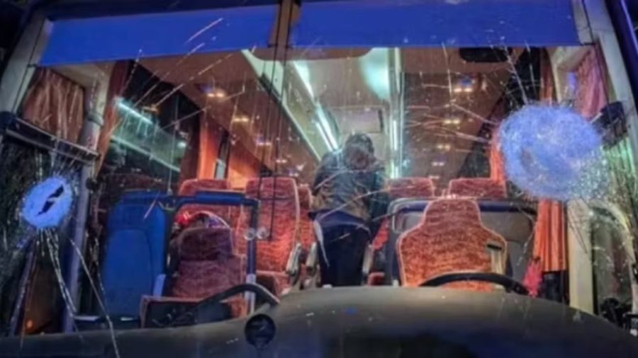 TRONDITËSE në SERIE A/ Qëllohet me gurë autobusi i