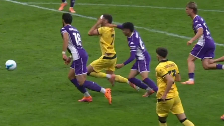 Penalltia e akorduar në sfidën Milan – Fiorentina, ish-arbitri