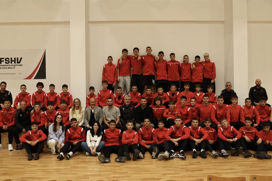 Skuka dhe Hoxha “lënë pas” Partizanin, dy