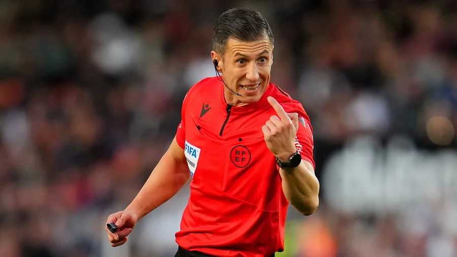 Në lojë është kreu i klasifikimit, zbulohet arbitri që