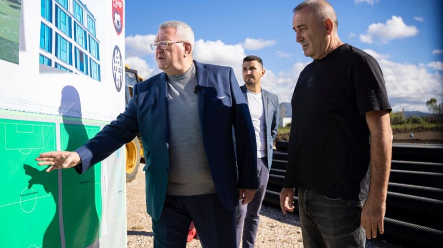 Ndërtimi i kompleksit të ri në Laç, Armand Duka shikon nga