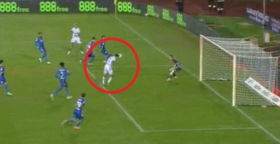 VIDEO/ Gol në stilin “Van Persie”, sulmuesi i