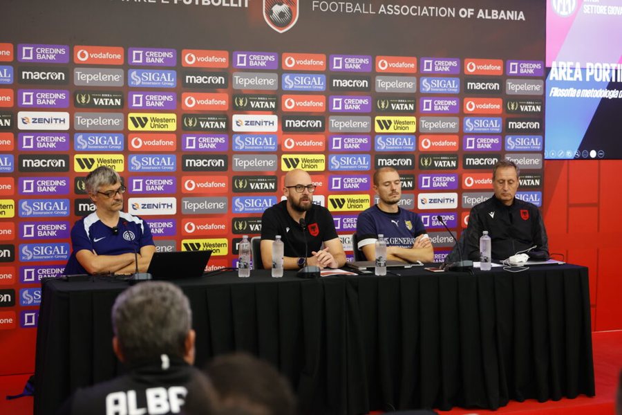 Ndërkombëtarët “zbarkojnë” në