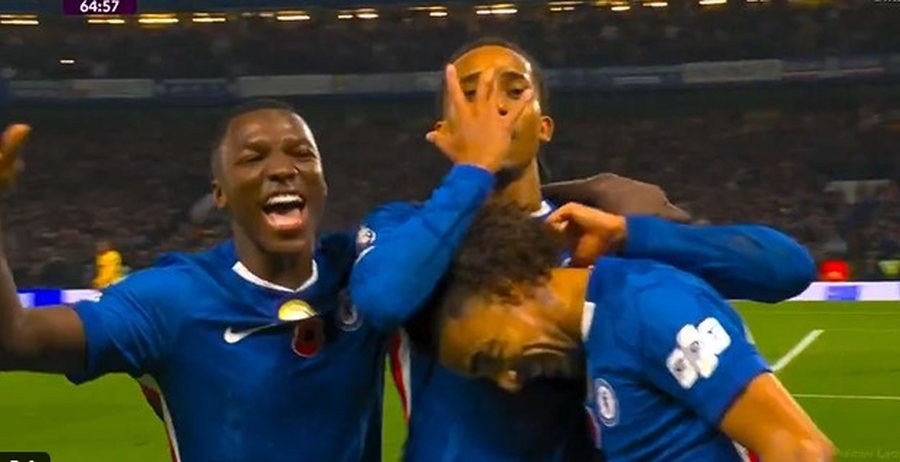 VIDEO/ Chelsea dhuron “show” para tifozëve të tij, i jep