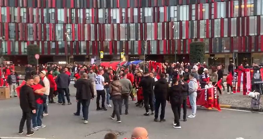 VIDEO/ Më pak se 2 orë para Shqipëri – Angli, “Air