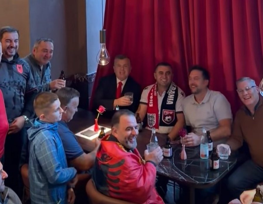 Kombëtarja në fushë përballë “3