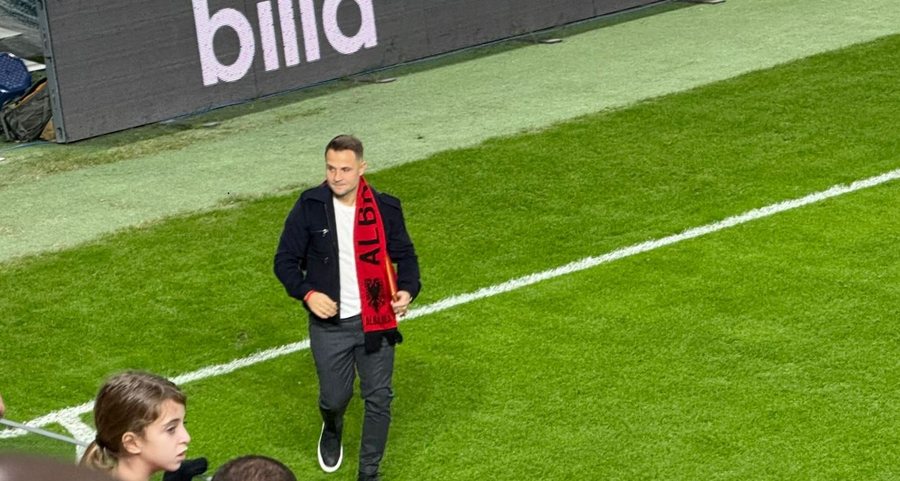 VIDEO/ “Pitbulli” shqiptar “zbriti” në “Air