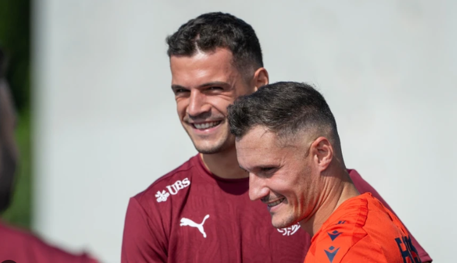 FOTOLAJM/ Fërshëllimat e tifozëve ndaj të vëllait,