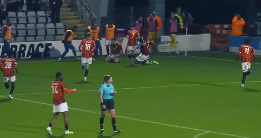 VIDEO/ Gol FANTASTIK si një “bomber”, futbollisti i