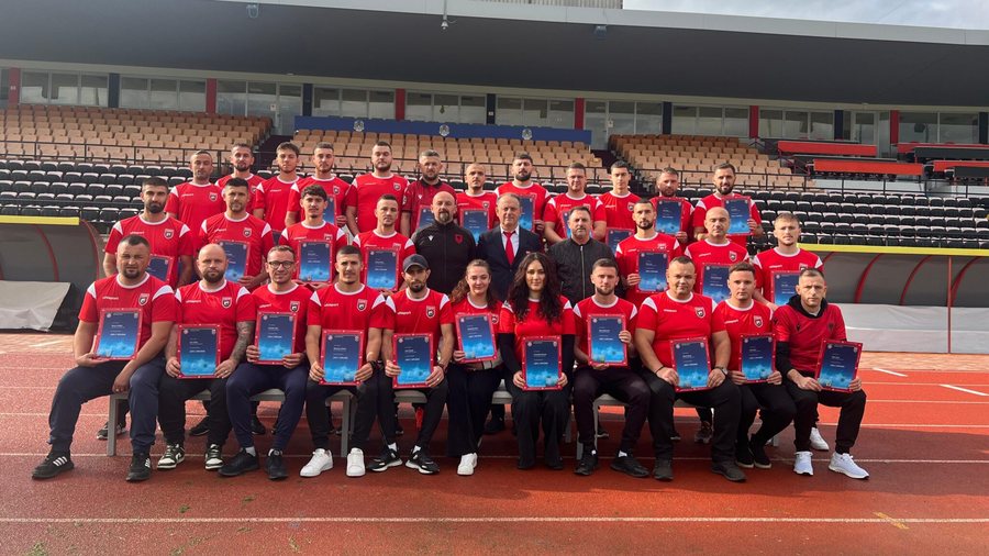 Mbyllet me sukses kursi UEFA C në Elbasan, diplomohen 34 trajnerë