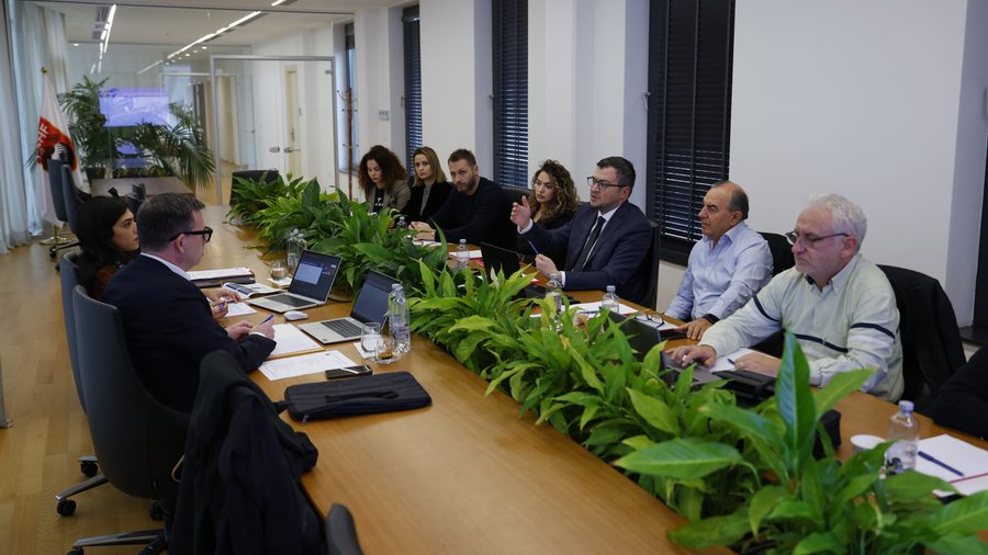 Zyrtarët e UEFA-s zbarkojnë në Tiranë, takim